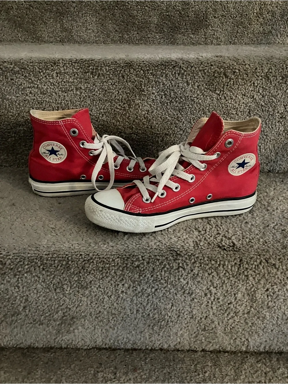 IN GREAT CONDITION! CONVERSE CHUCK TAYLOR ALL STAR HI TOPS KIDS UNISEX SIZE 4